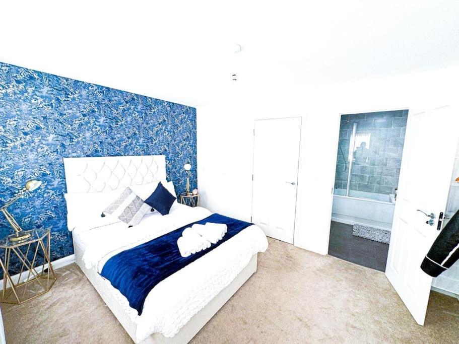Contractors, Families, Tourists & Groups Welcome Sleeps Upto 9, Garden, Pet Allowed, Parking Included! Бирмингем Экстерьер фото