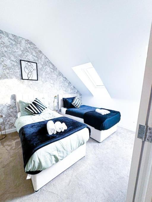 Contractors, Families, Tourists & Groups Welcome Sleeps Upto 9, Garden, Pet Allowed, Parking Included! Бирмингем Экстерьер фото