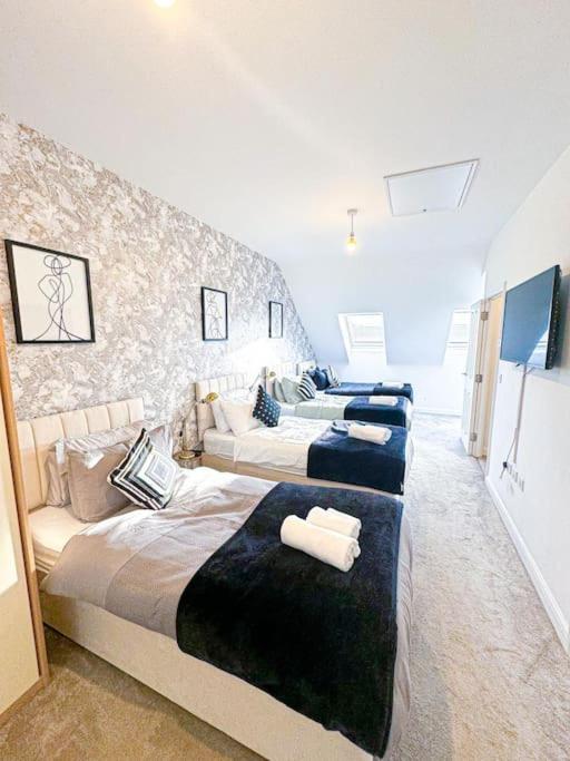 Contractors, Families, Tourists & Groups Welcome Sleeps Upto 9, Garden, Pet Allowed, Parking Included! Бирмингем Экстерьер фото