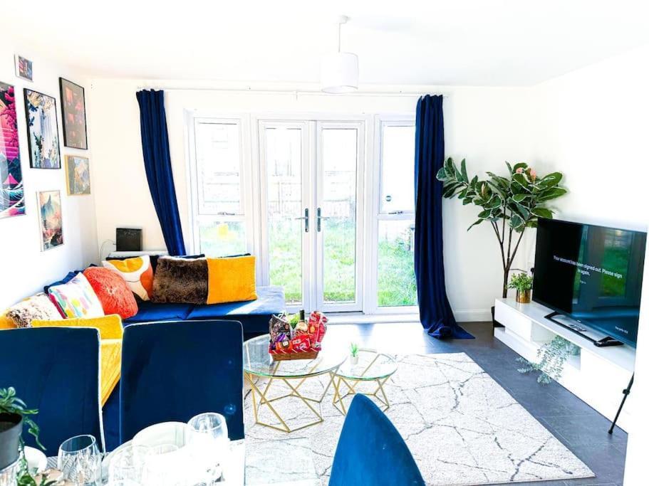 Contractors, Families, Tourists & Groups Welcome Sleeps Upto 9, Garden, Pet Allowed, Parking Included! Бирмингем Экстерьер фото