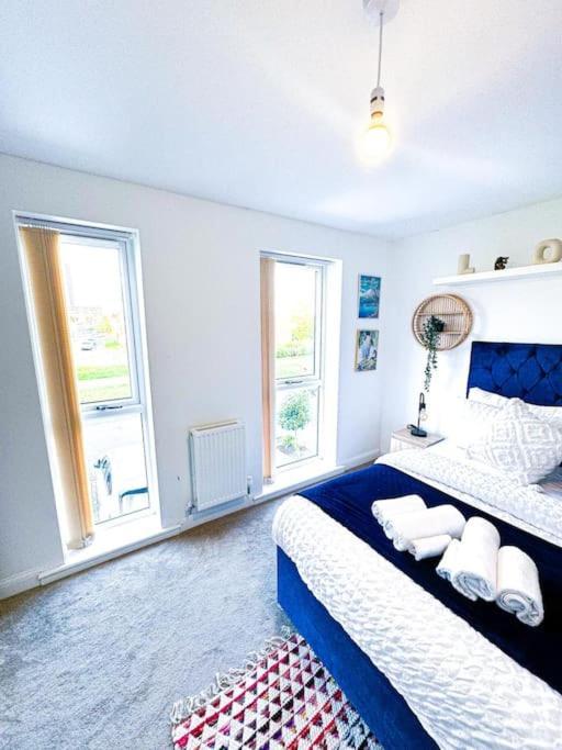 Contractors, Families, Tourists & Groups Welcome Sleeps Upto 9, Garden, Pet Allowed, Parking Included! Бирмингем Экстерьер фото